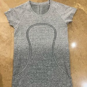 Lululemon Swiftly Tech Short Sleeve tee dark/light grey size 6